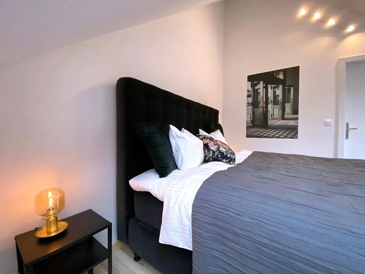 Stilvolle Dachgeschosswohnungen Mit Balkon In Innenstadt Naehe Vienna Apartment