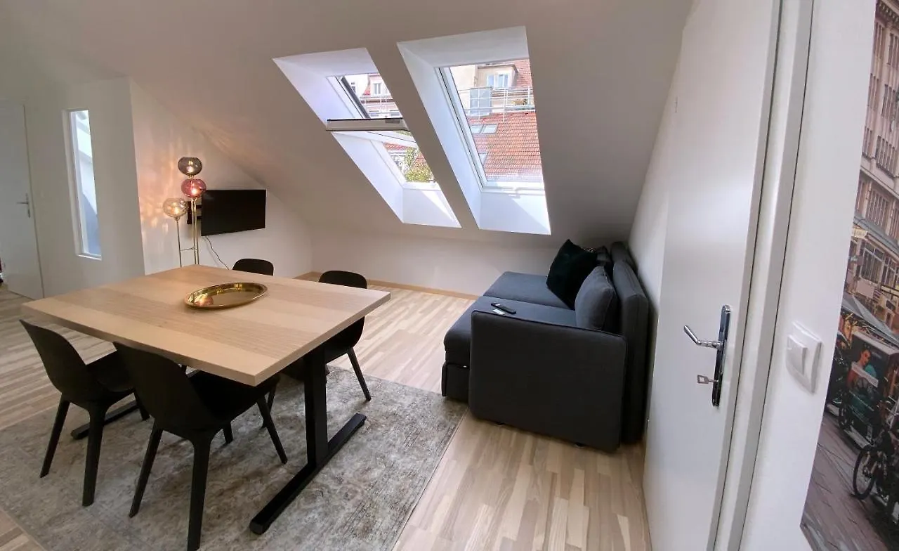 Apartment Stilvolle Dachgeschosswohnungen Mit Balkon In Innenstadt Naehe Vienna