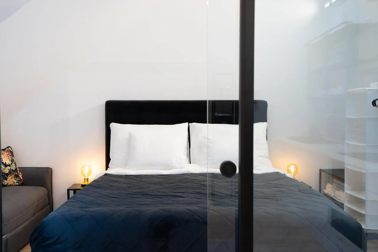 Apartment Stilvolle Dachgeschosswohnungen Mit Balkon In Innenstadt Naehe Vienna Austria