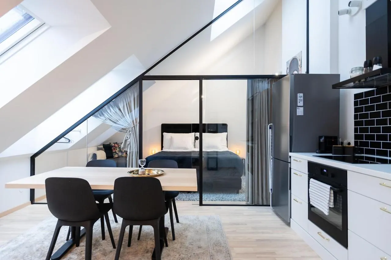 Stilvolle Dachgeschosswohnungen Mit Balkon In Innenstadt Naehe Vienna 0*,  Austria