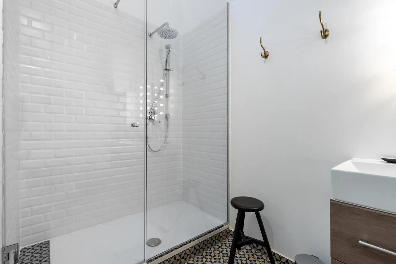 Stilvolle Dachgeschosswohnungen Mit Balkon In Innenstadt Naehe Vienna Austria