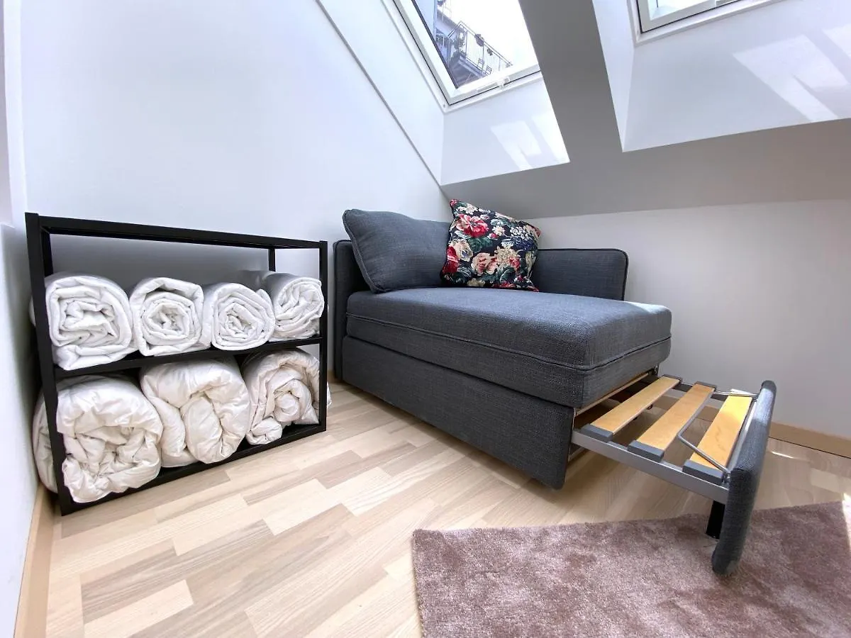 Stilvolle Dachgeschosswohnungen Mit Balkon In Innenstadt Naehe Vienna Apartment