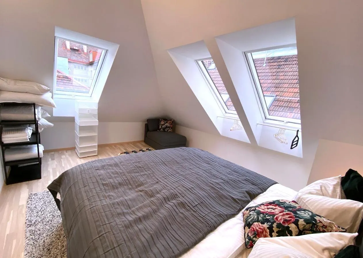 Apartment Stilvolle Dachgeschosswohnungen Mit Balkon In Innenstadt Naehe Wien