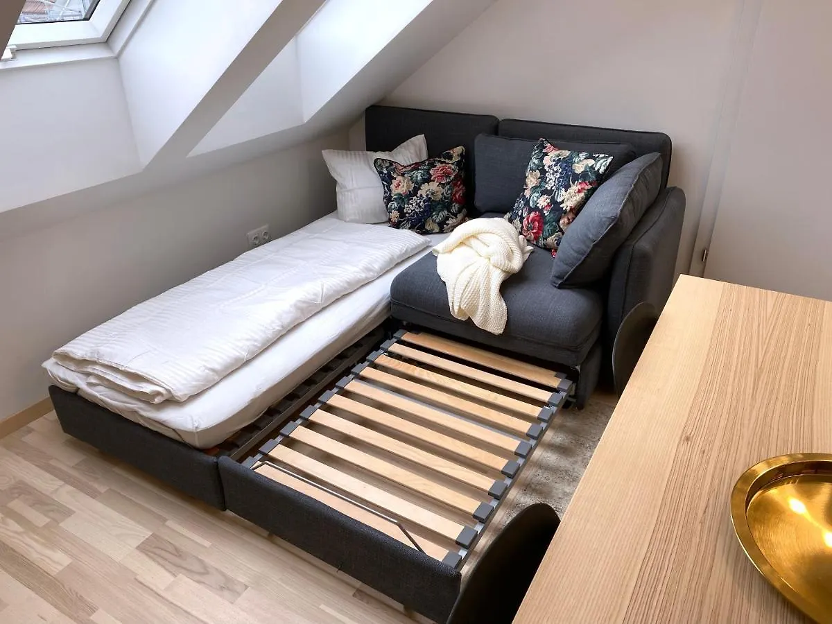 Stilvolle Dachgeschosswohnungen Mit Balkon In Innenstadt Naehe Wien
