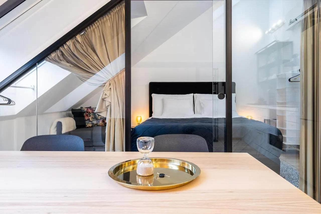 Apartment Stilvolle Dachgeschosswohnungen Mit Balkon In Innenstadt Naehe Wien Österreich