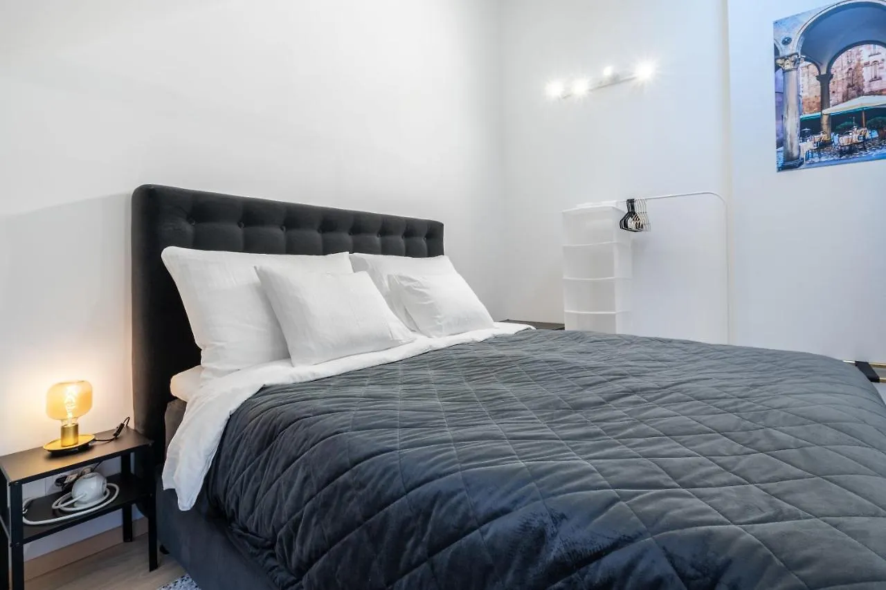 Stilvolle Dachgeschosswohnungen Mit Balkon In Innenstadt Naehe Wien 0*,