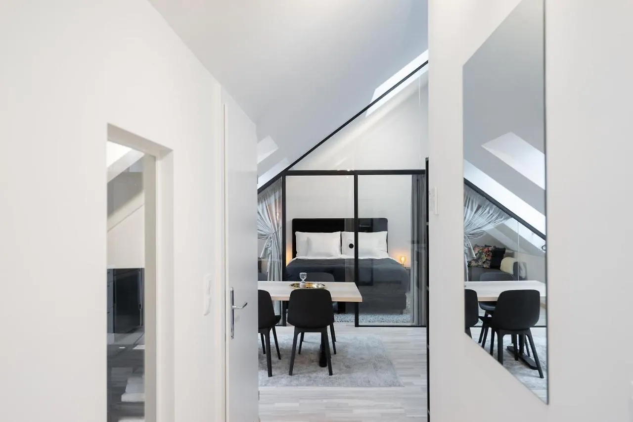 Stilvolle Dachgeschosswohnungen Mit Balkon In Innenstadt Naehe Wien