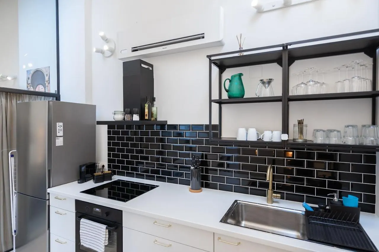 Apartment Stilvolle Dachgeschosswohnungen Mit Balkon In Innenstadt Naehe Wien