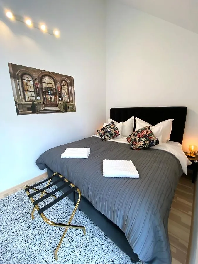 Stilvolle Dachgeschosswohnungen Mit Balkon In Innenstadt Naehe Wien Apartment